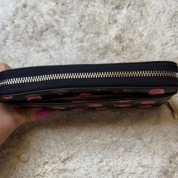 Kate Spade Spencer Ditsy Rose Zip Around Continental Wallet - Picture 5 of 12
